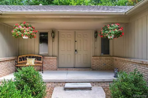 1620 Deanna Drive, Howell, MI 48843