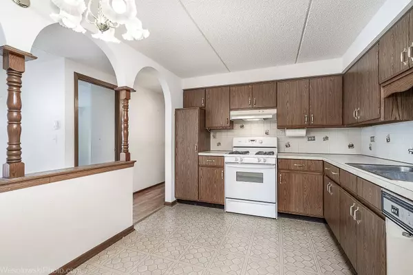 6440 W Devon Avenue #201, Chicago, IL 60631