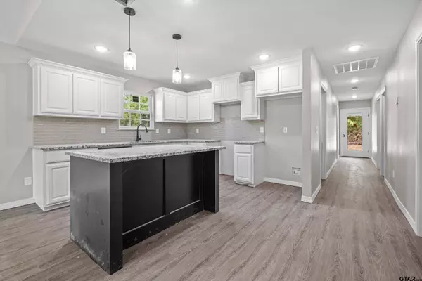 108 Jackson St, Arp, TX 75750