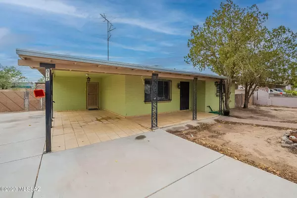 817 W District Street, Tucson, AZ 85714