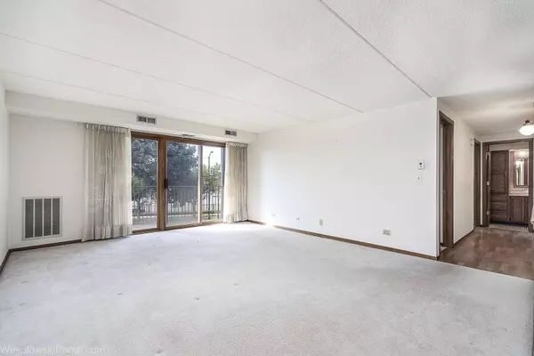 6440 W Devon Avenue #201, Chicago, IL 60631