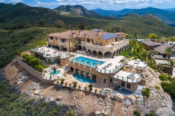 1903 Saxton Ln, El Cajon, CA 92021