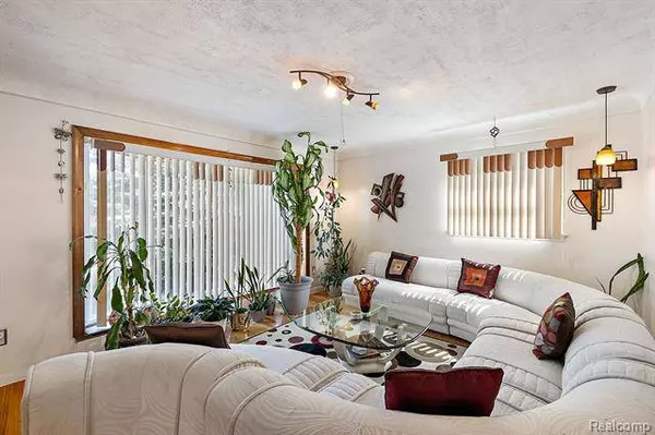 23107 Saxony Avenue, Eastpointe, MI 48021