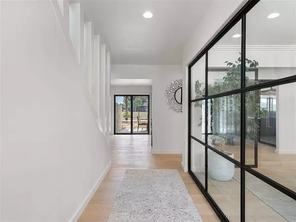 923 Vanguard St ST, Lakeway, TX 78734