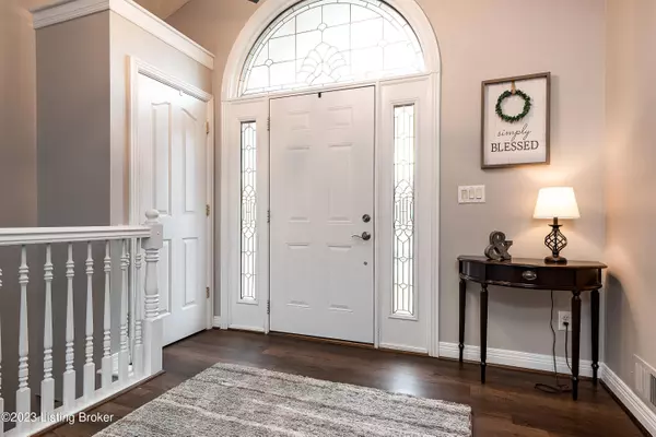 4207 MacGregor Pl, New Albany, IN 47150