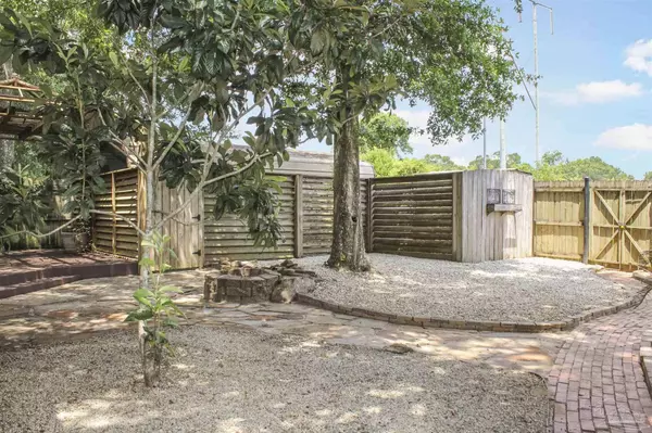 2069 Sequoia Cir, Pensacola, FL 32526