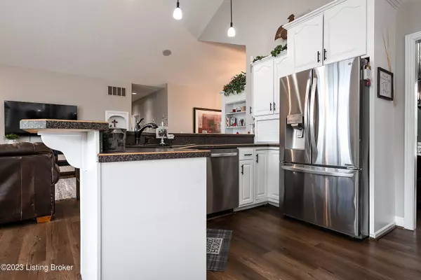 4207 MacGregor Pl, New Albany, IN 47150