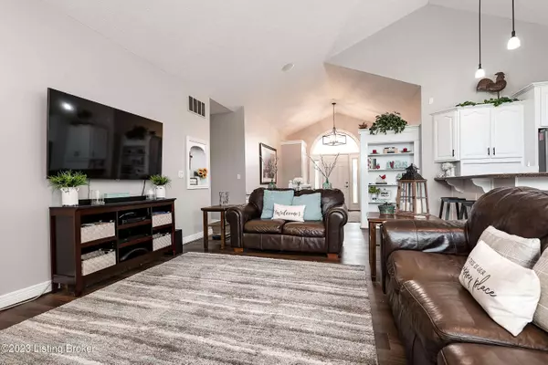 4207 MacGregor Pl, New Albany, IN 47150