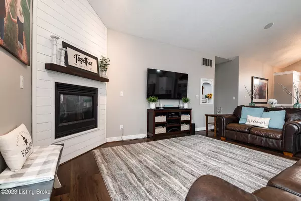 4207 MacGregor Pl, New Albany, IN 47150