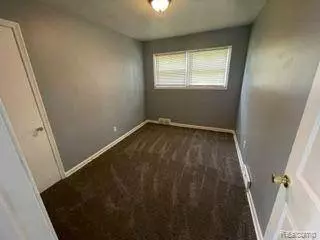 607 E WOODWARD HEIGHTS Boulevard, Hazel Park, MI 48030