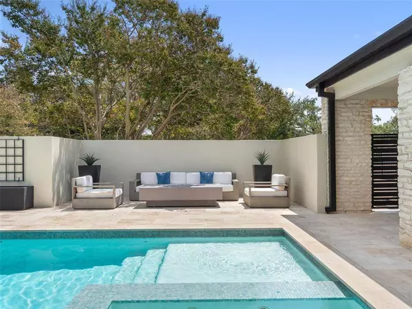 923 Vanguard St ST, Lakeway, TX 78734