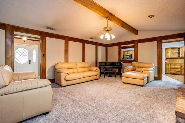 219 Clubbrook Circle, Desoto, TX 75115