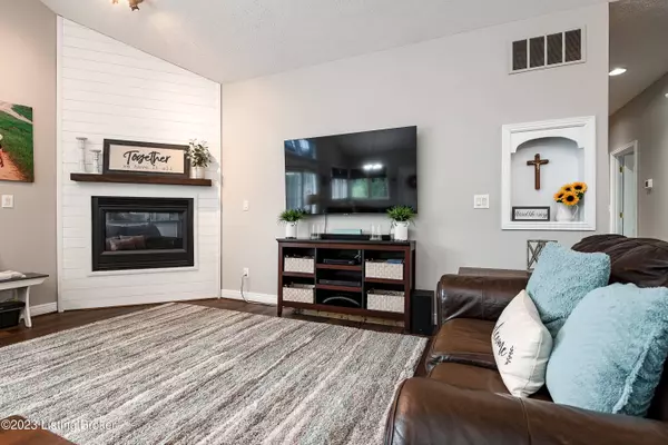 4207 MacGregor Pl, New Albany, IN 47150