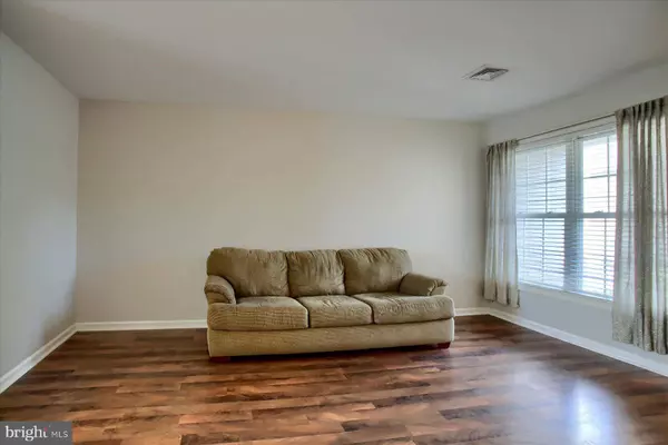 649 TEAL DR, Etters, PA 17319