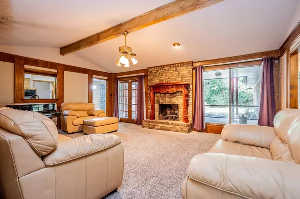 219 Clubbrook Circle, Desoto, TX 75115