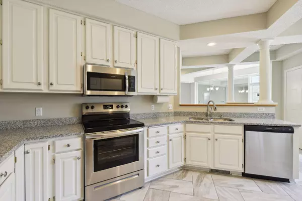 2437 Skyline DR, Bloomington, MN 55425