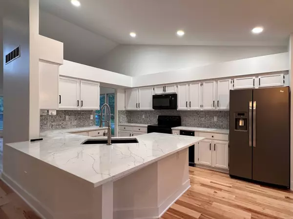 12011 Glen Cove DR, Indianapolis, IN 46236