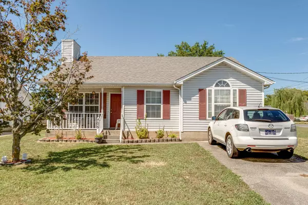 705 Lou Gehrig Cir, La Vergne, TN 37086