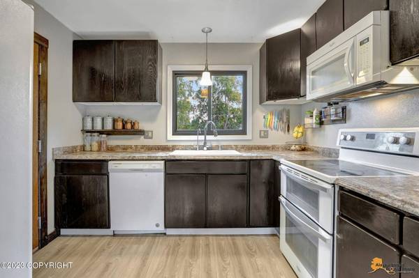 6601 Imlach DR, Anchorage, AK 99502