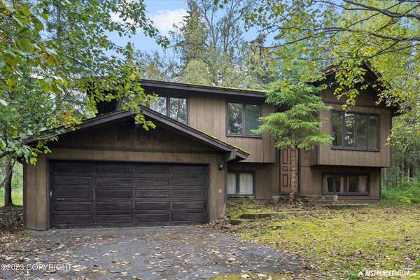 10401 Lone Tree DR, Anchorage, AK 99507