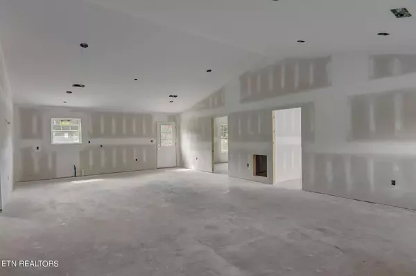 228 Buttercup Fields Rd, Newport, TN 37821