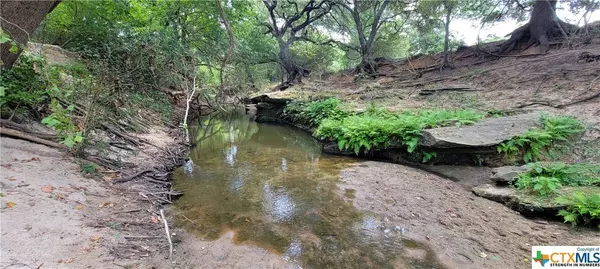 714 County Road 211a, Hallettsville, TX 77964