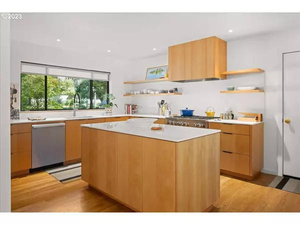 3460 LAKE GROVE AVE, Lake Oswego, OR 97035