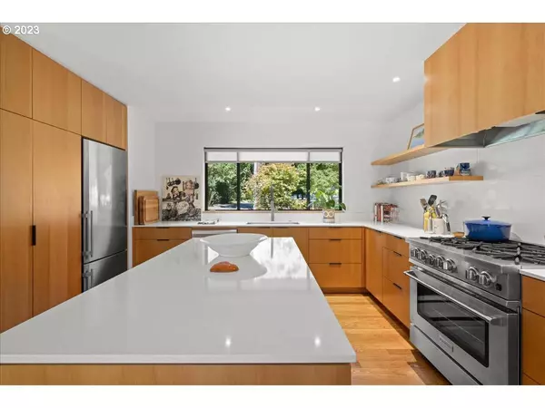 3460 LAKE GROVE AVE, Lake Oswego, OR 97035