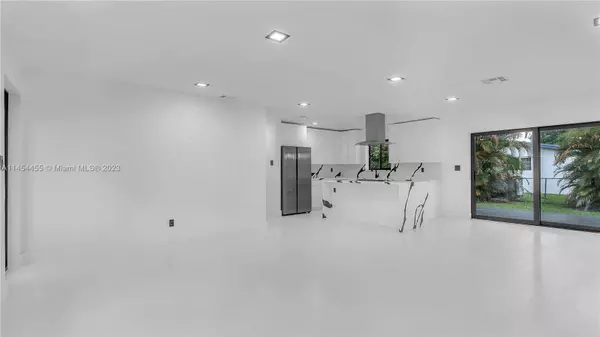 3810 NW 6th St, Lauderhill, FL 33311