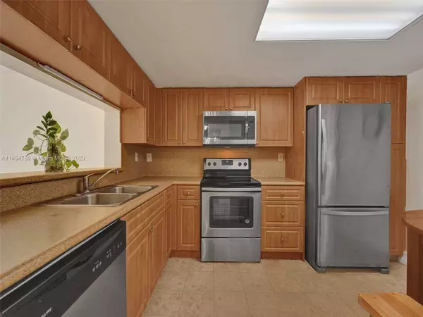 601 SW 113th Way #601, Pembroke Pines, FL 33025