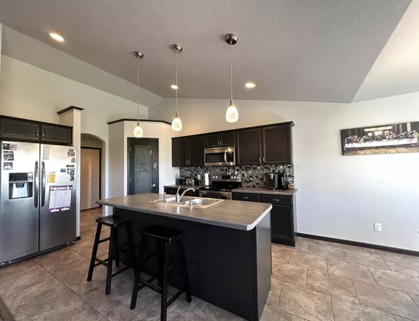 1231 ALLISON DR, Neenah, WI 54956