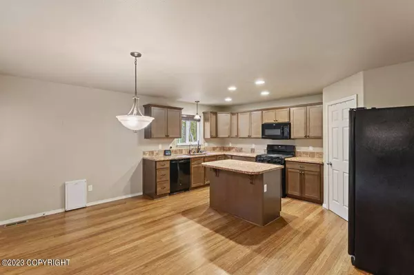 3658 S Granite LN, Wasilla, AK 99654