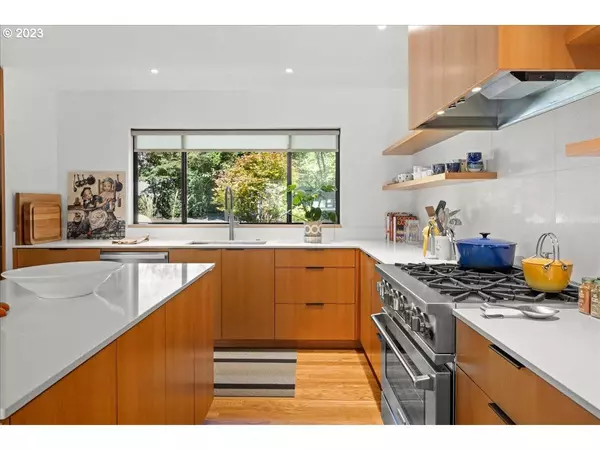 3460 LAKE GROVE AVE, Lake Oswego, OR 97035