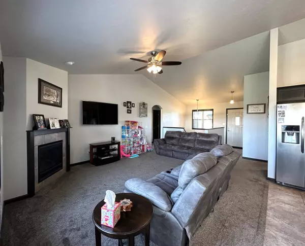 1231 ALLISON DR, Neenah, WI 54956