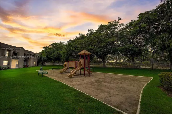 601 SW 113th Way #601, Pembroke Pines, FL 33025