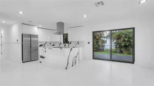 3810 NW 6th St, Lauderhill, FL 33311