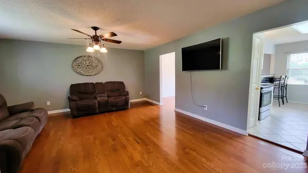 81 Meadowridge DR, Taylorsville, NC 28681