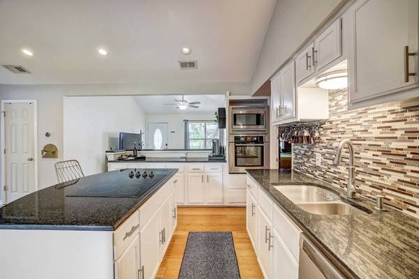 802 Eberhart LN, Austin, TX 78745