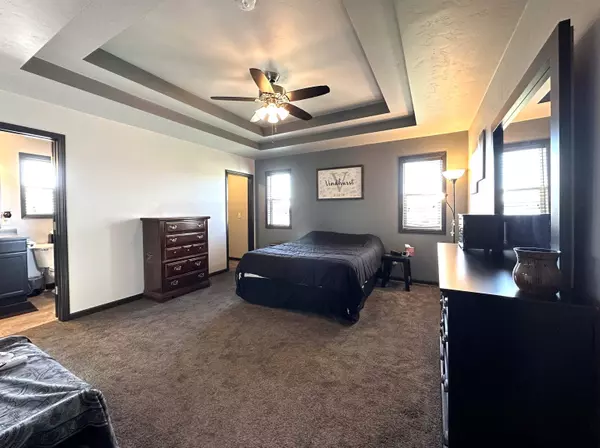 1231 ALLISON DR, Neenah, WI 54956