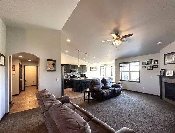 1231 ALLISON DR, Neenah, WI 54956