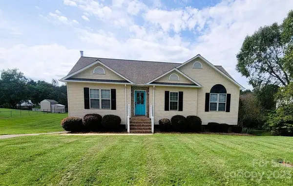 81 Meadowridge DR, Taylorsville, NC 28681