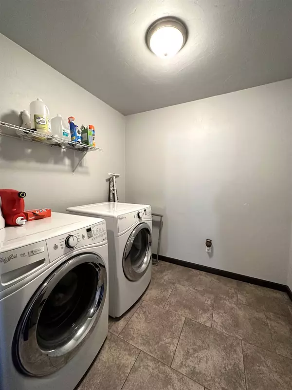 1231 ALLISON DR, Neenah, WI 54956