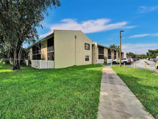 10370 SW 220th St #127, Cutler Bay, FL 33190