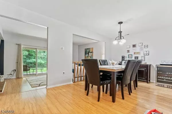 323 Constitution Cir, North Brunswick Twp., NJ 08902