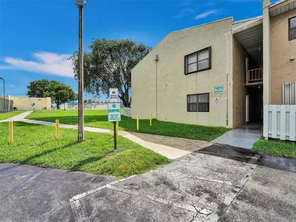 10370 SW 220th St #127, Cutler Bay, FL 33190