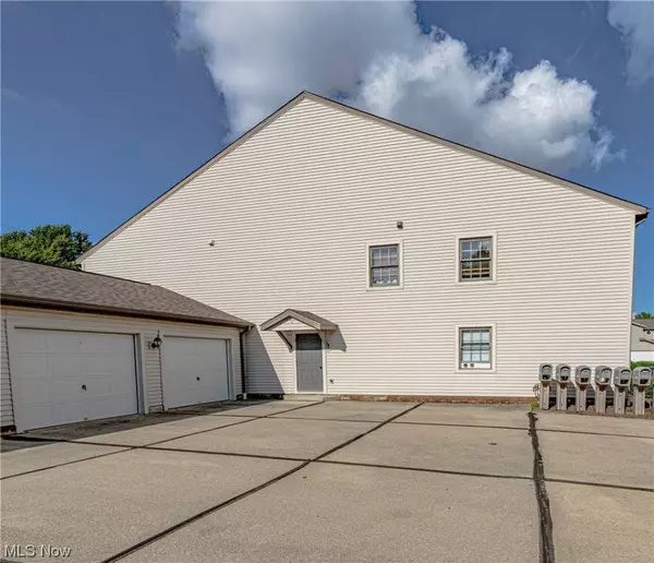 8528 Spencer CT, North Ridgeville, OH 44039