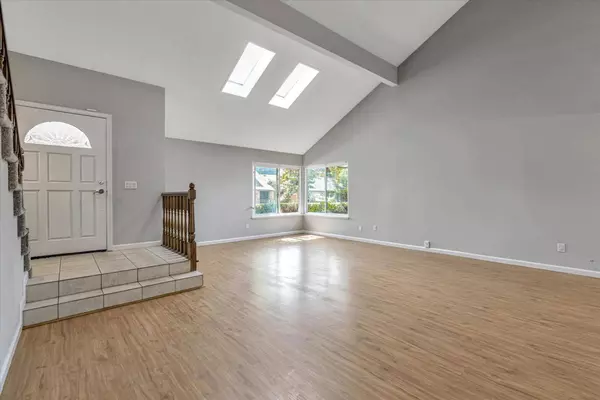 10001 Fire Opal CT, Sacramento, CA 95827