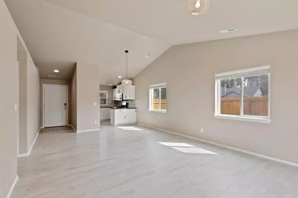 707 W Birchbend Dr, Spokane, WA 99224