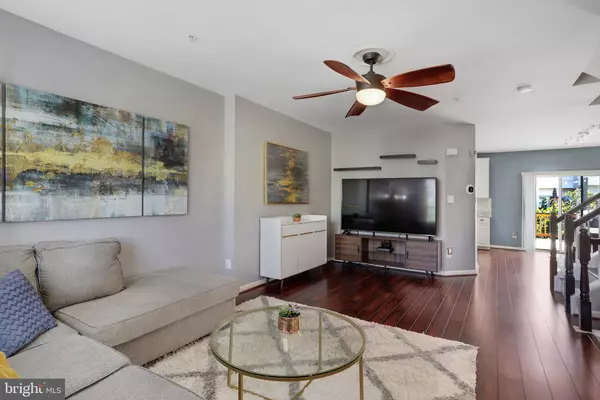 43007 BEACHALL ST, Chantilly, VA 20152