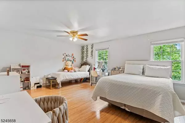 323 Constitution Cir, North Brunswick Twp., NJ 08902